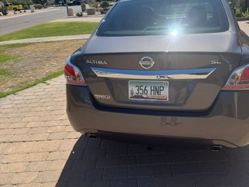 Used 2015 Nissan Altima 2.5 SL w/ Technology Package FWD image 2
