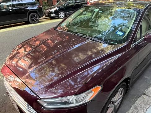Used 2013 Ford Fusion SE FWD image 1