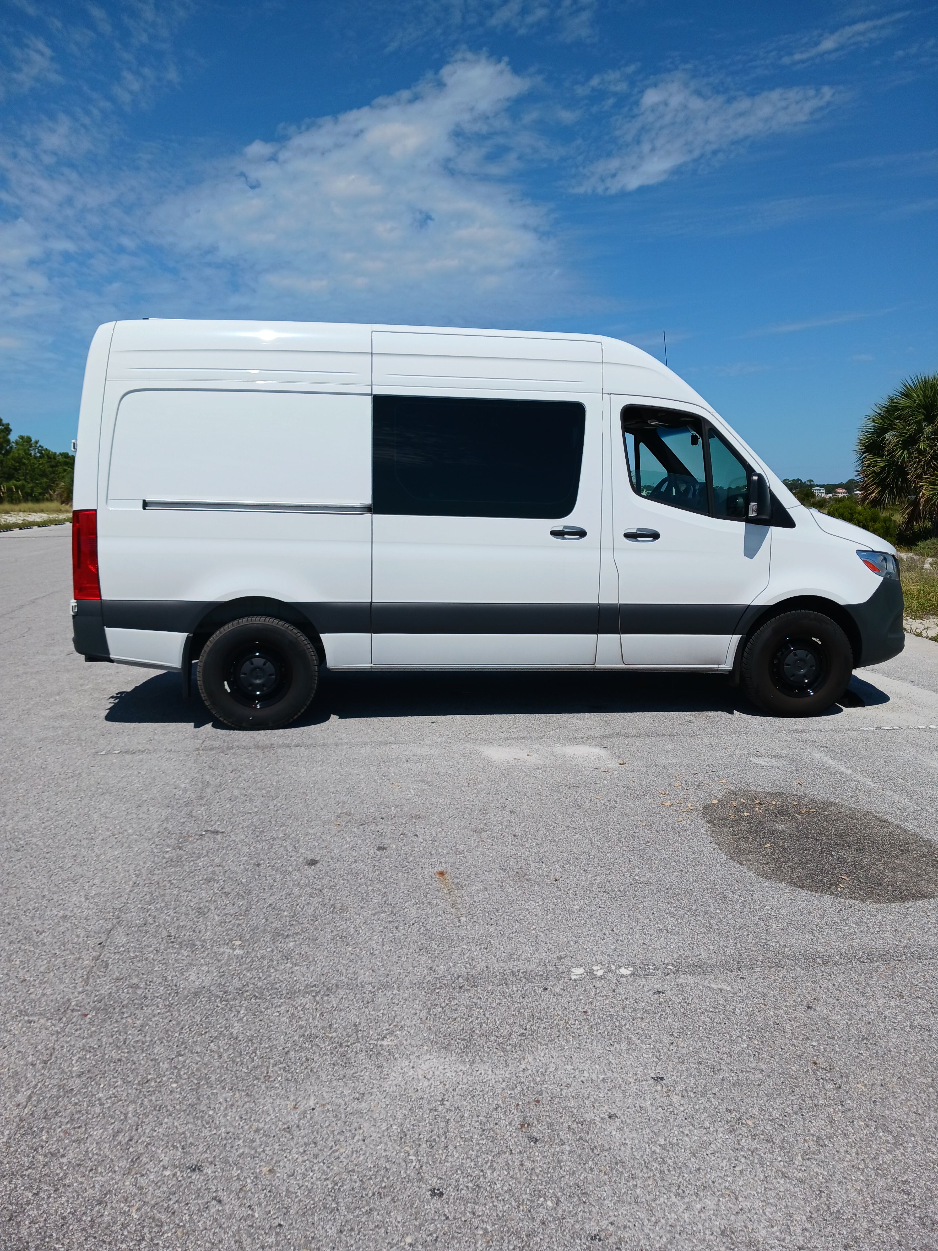 Used 2024 Mercedes-Benz Sprinter 2500 image 1