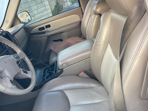 Used 2004 GMC Yukon XL Denali image 27