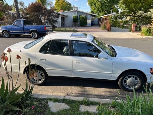 Used 1993 Toyota Camry XLE image 4