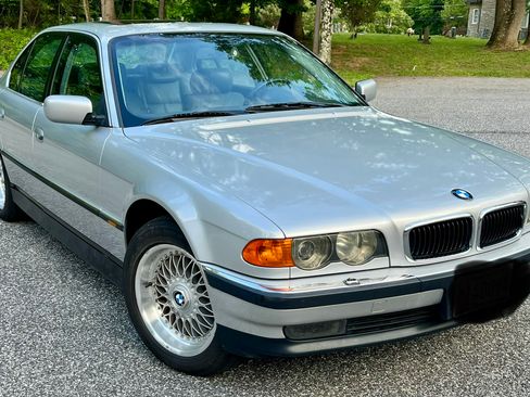 Used 2000 BMW 740i RWD image 1