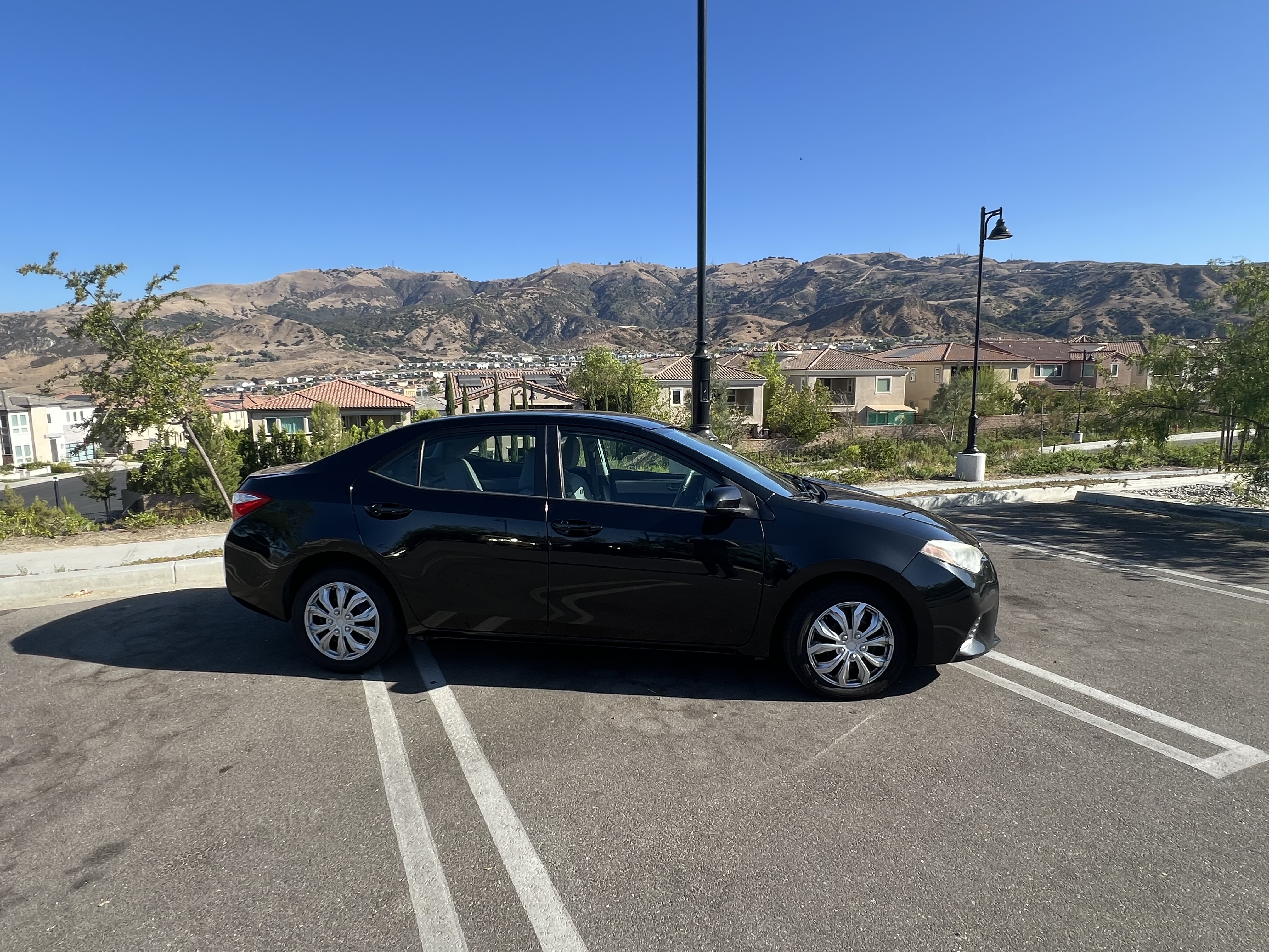 Used 2015 Toyota Corolla LE FWD image 17