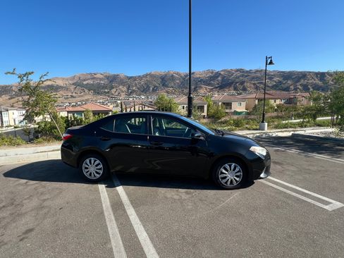 Used 2015 Toyota Corolla LE FWD image 17