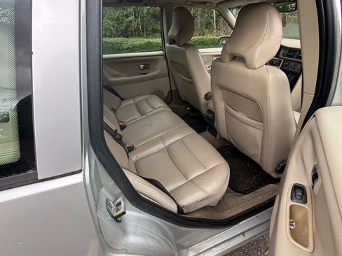 Used 2000 Volvo V70 SE image 5