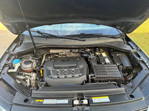 Used 2021 Volkswagen Tiguan SE w/ Panoramic Sunroof Package image 14