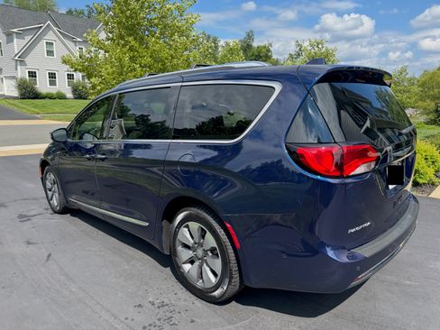 Used 2018 Chrysler Pacifica Limited w/ Advanced Safetytec Group FWD image 10