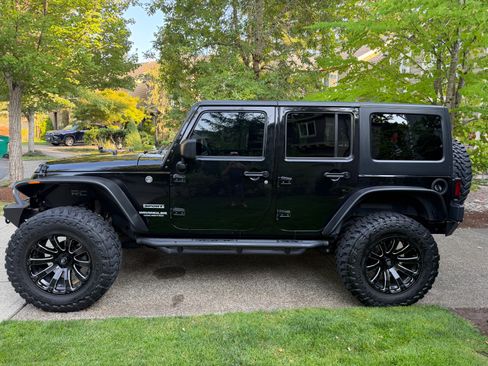 Used 2017 Jeep Wrangler Unlimited Sport w/ Quick Order Package 24S AWD/4WD image 9
