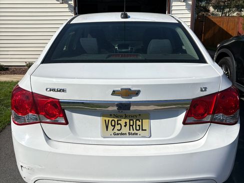 Used 2016 Chevrolet Cruze LT w/ Technology Package image 4