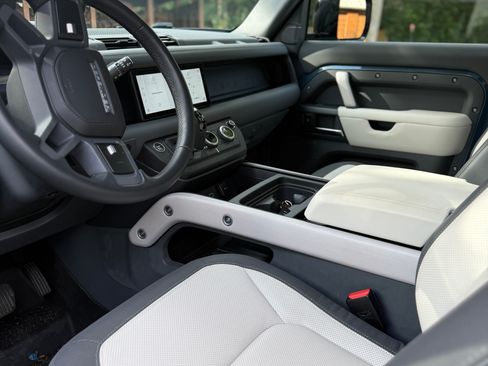 Used 2023 Land Rover Defender 90 X-Dynamic SE AWD/4WD image 13