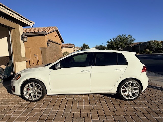 Used 2015 Volkswagen GTI Autobahn FWD image 1