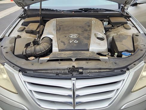 Used 2009 Hyundai Genesis 3.8 w/ Technology Pkg 4 RWD image 5