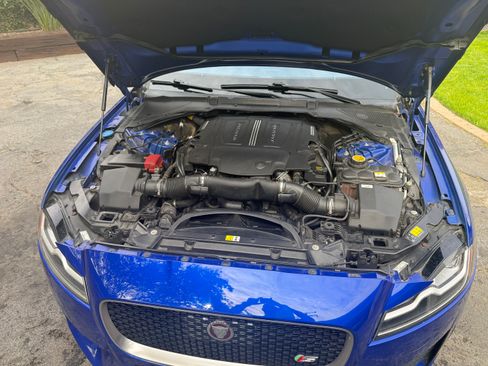 Used 2018 Jaguar XF S image 19