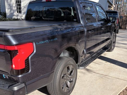 Used 2022 Ford F150 Lightning Lariat w/ Equipment Group 511A High image 8