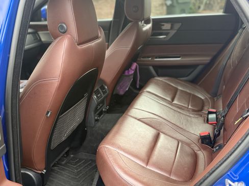 Used 2018 Jaguar XF S image 11