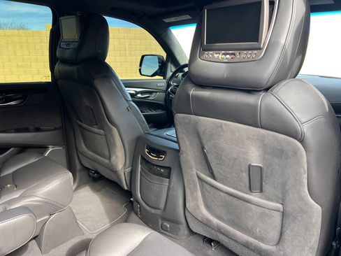 Used 2019 Cadillac Escalade ESV Platinum image 19