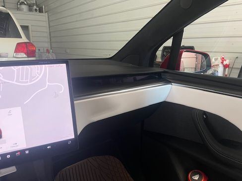 Used 2022 Tesla Model X Plaid image 2