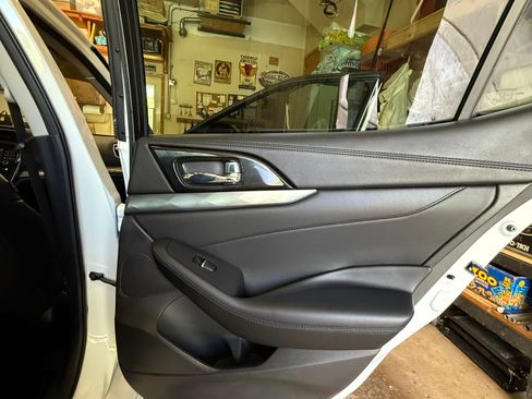 Used 2017 Nissan Maxima SR FWD image 21