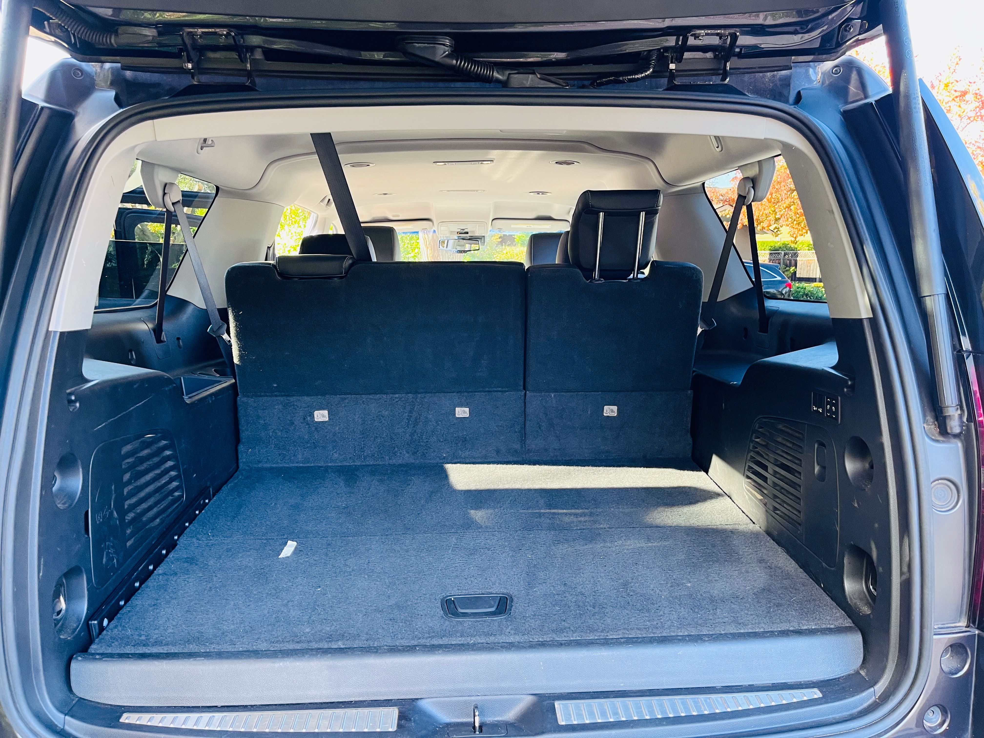 Used 2018 Chevrolet Suburban LT w/ Luxury Package AWD/4WD image 22