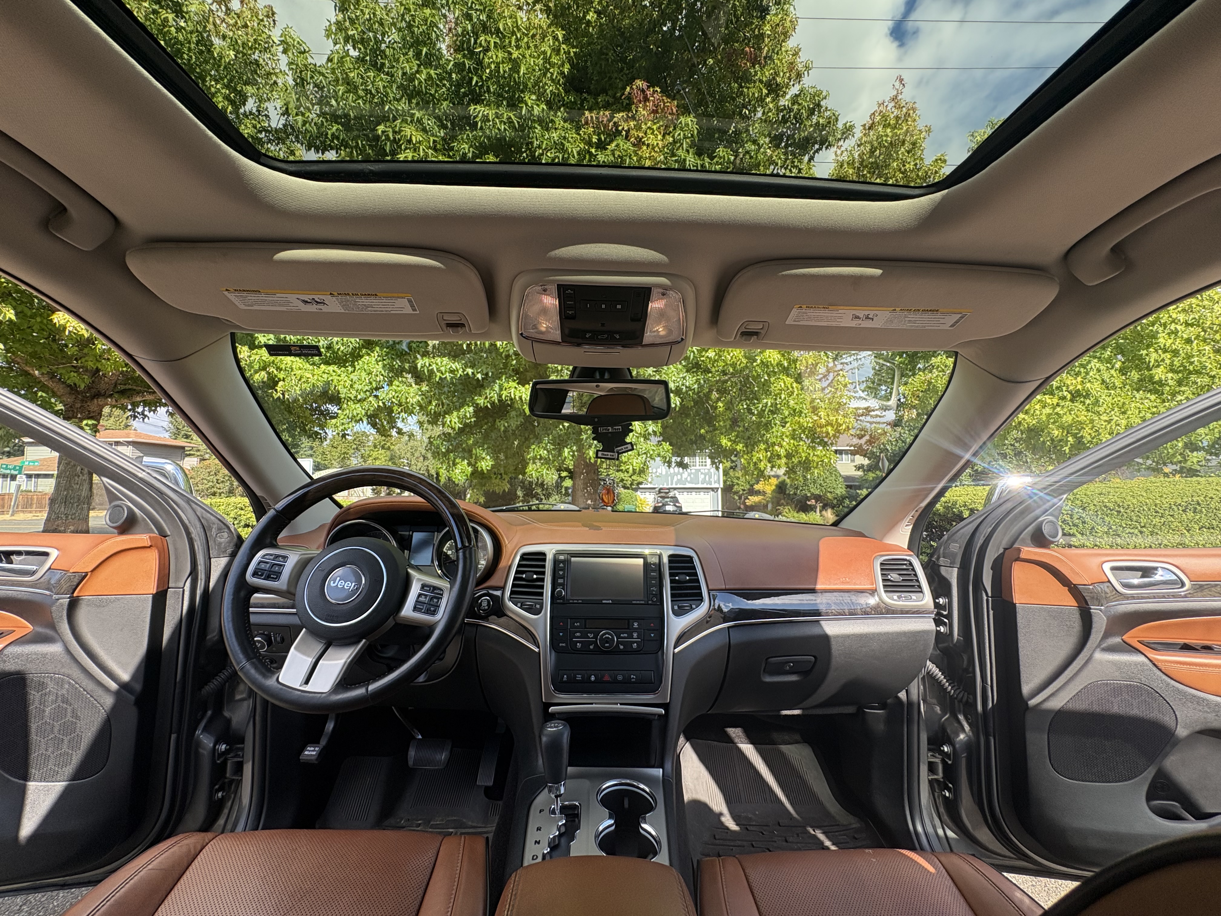 Used 2011 Jeep Grand Cherokee Overland Summit AWD/4WD image 9