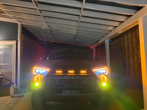 Used 2020 Toyota 4Runner Venture w/ Moonroof Package image 14