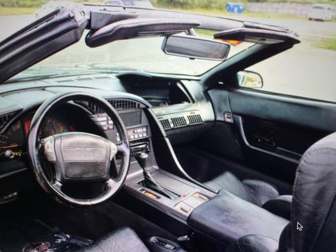 Used 1993 Chevrolet Corvette Coupe RWD image 8