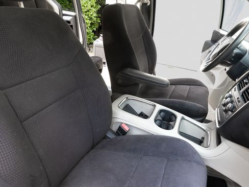 Used 2014 Dodge Grand Caravan SXT FWD image 8