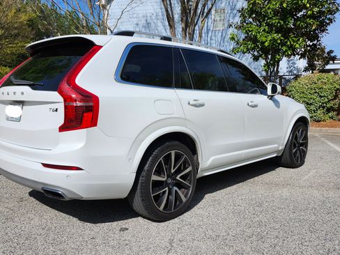 Used 2018 Volvo XC90 T6 Momentum w/ Convenience Package image 5