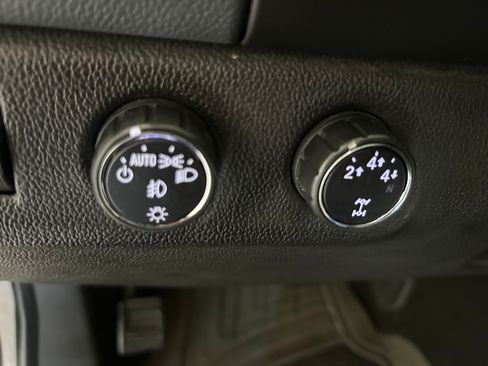 Used 2015 Chevrolet Colorado Z71 AWD/4WD image 16