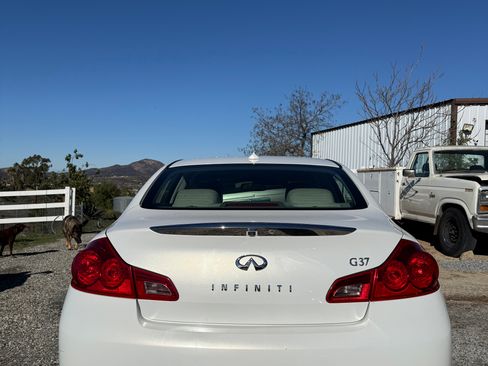 Used 2010 INFINITI G37 Journey image 5