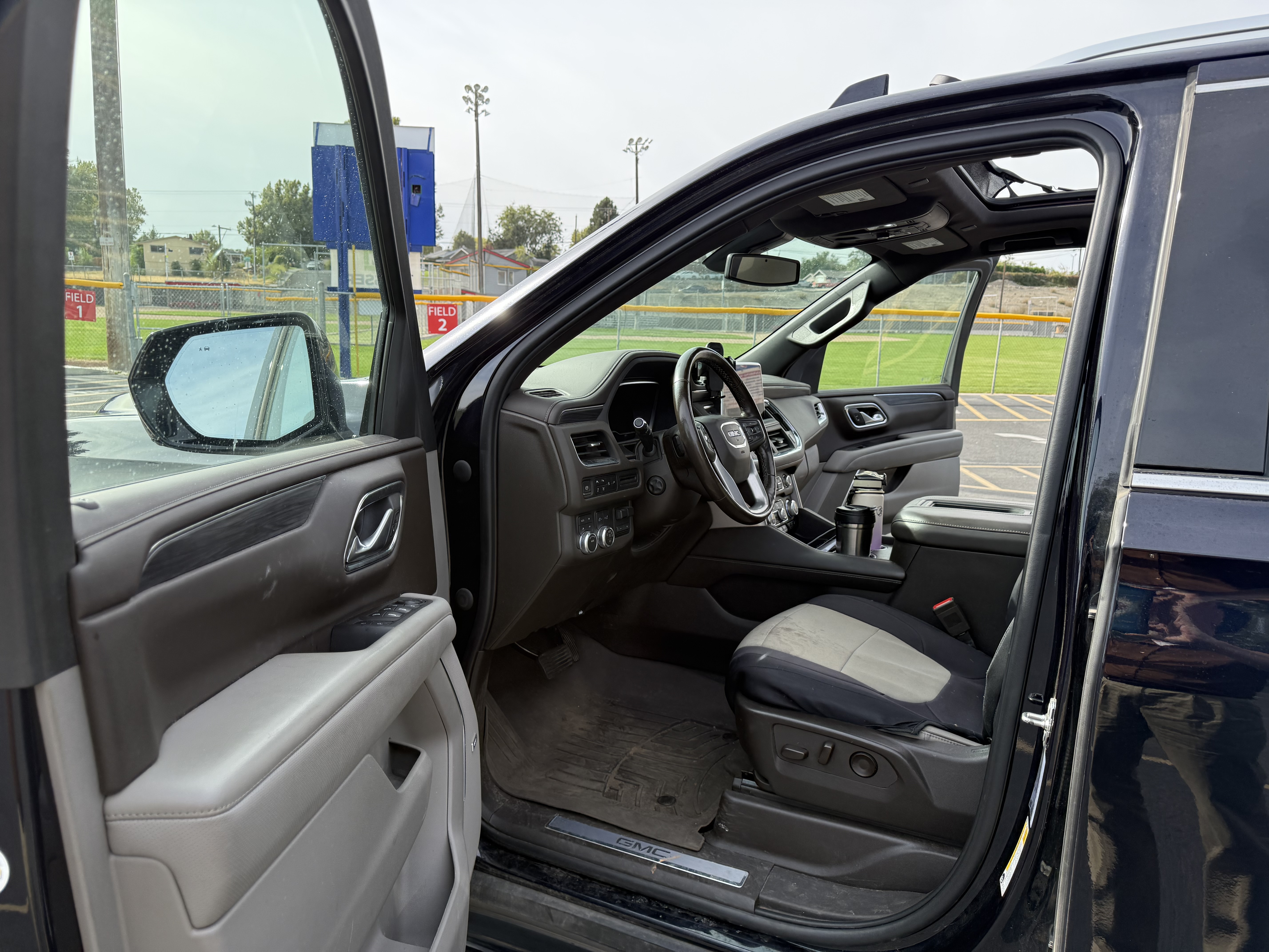 Used 2022 GMC Yukon SLT w/ SLT Premium Package AWD/4WD image 12