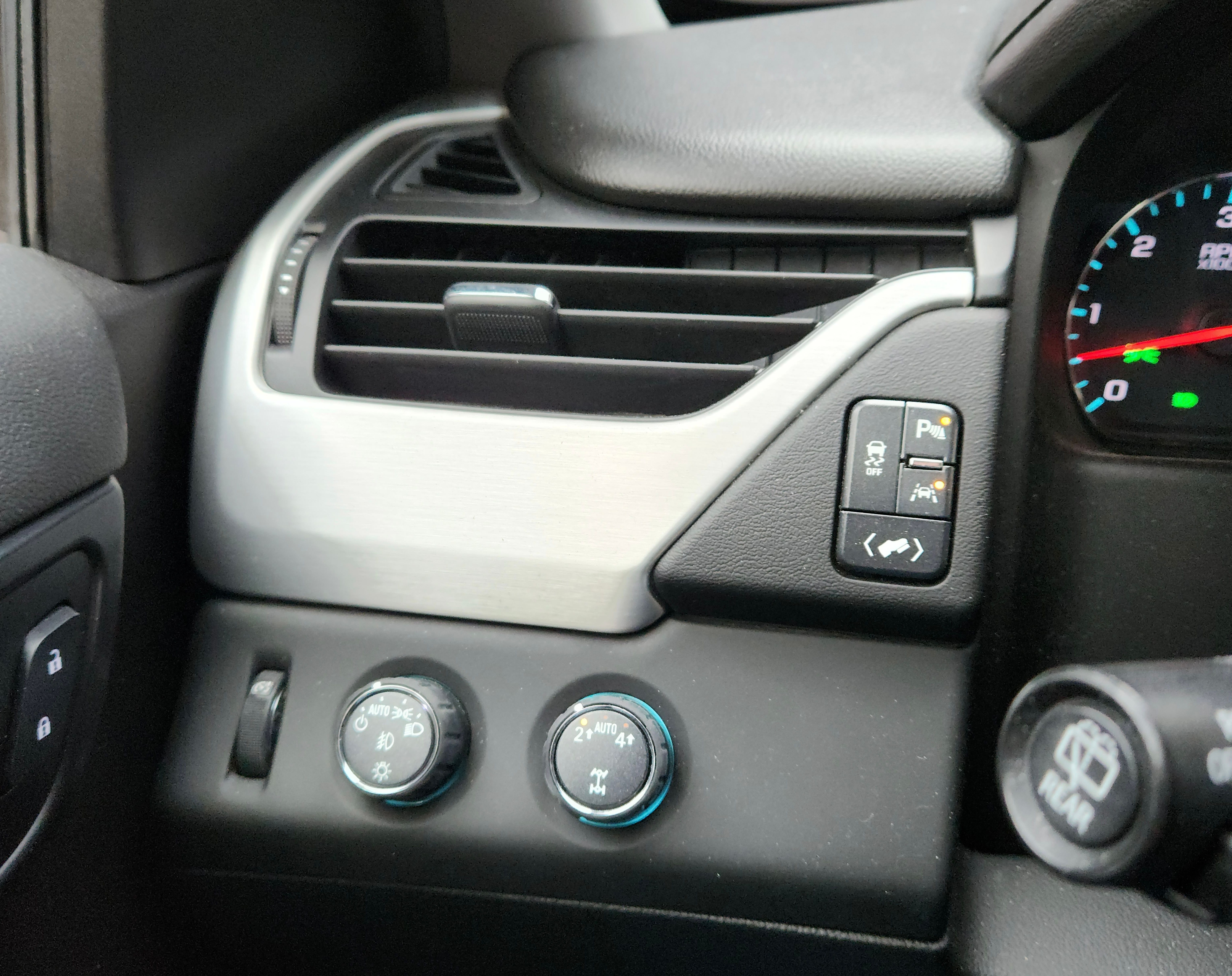 Used 2020 GMC Yukon SLT AWD/4WD image 13
