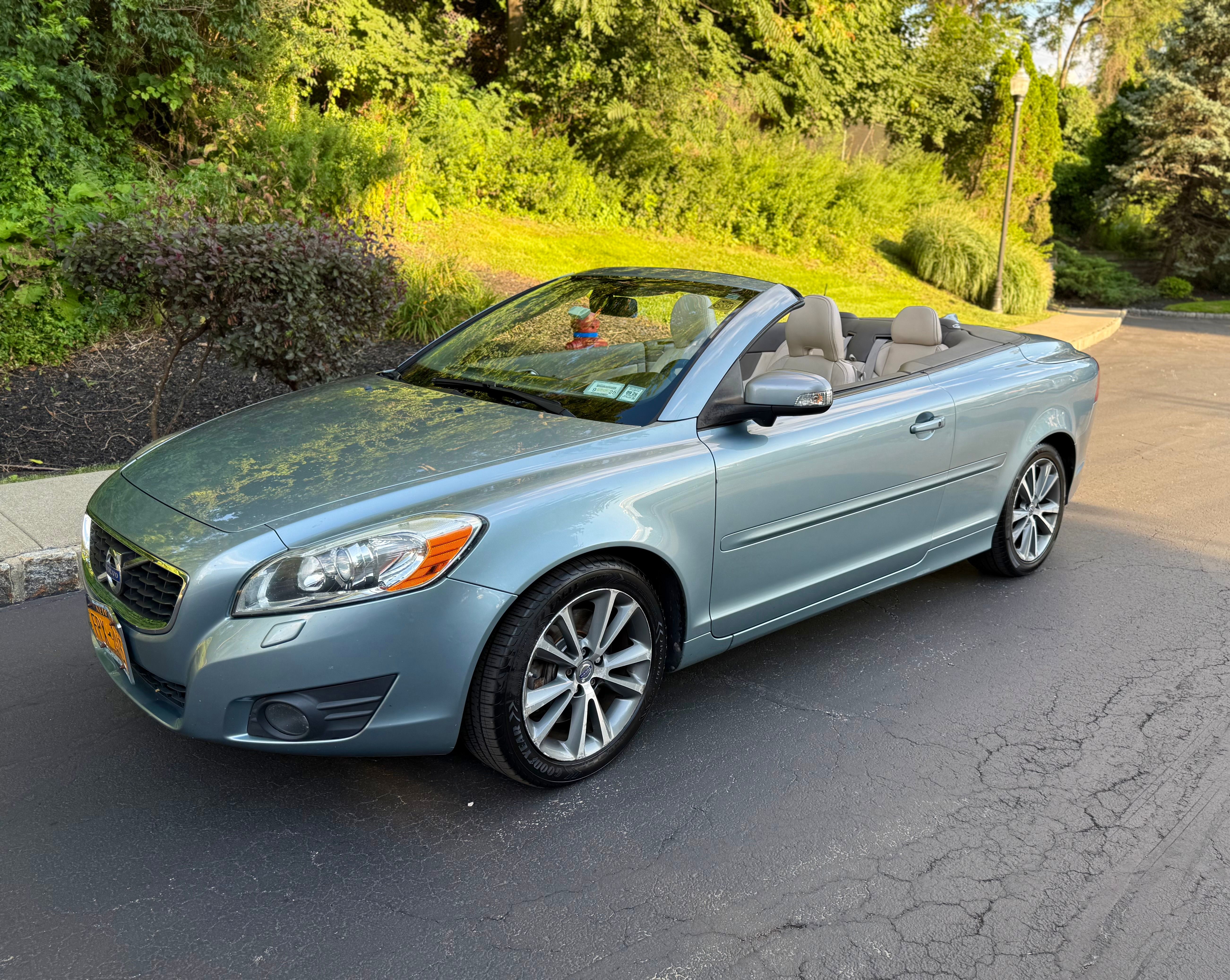 Used 2012 Volvo C70 T5 w/ Climate Pkg FWD image 4