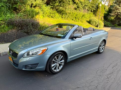 Used 2012 Volvo C70 T5 w/ Climate Pkg FWD image 4