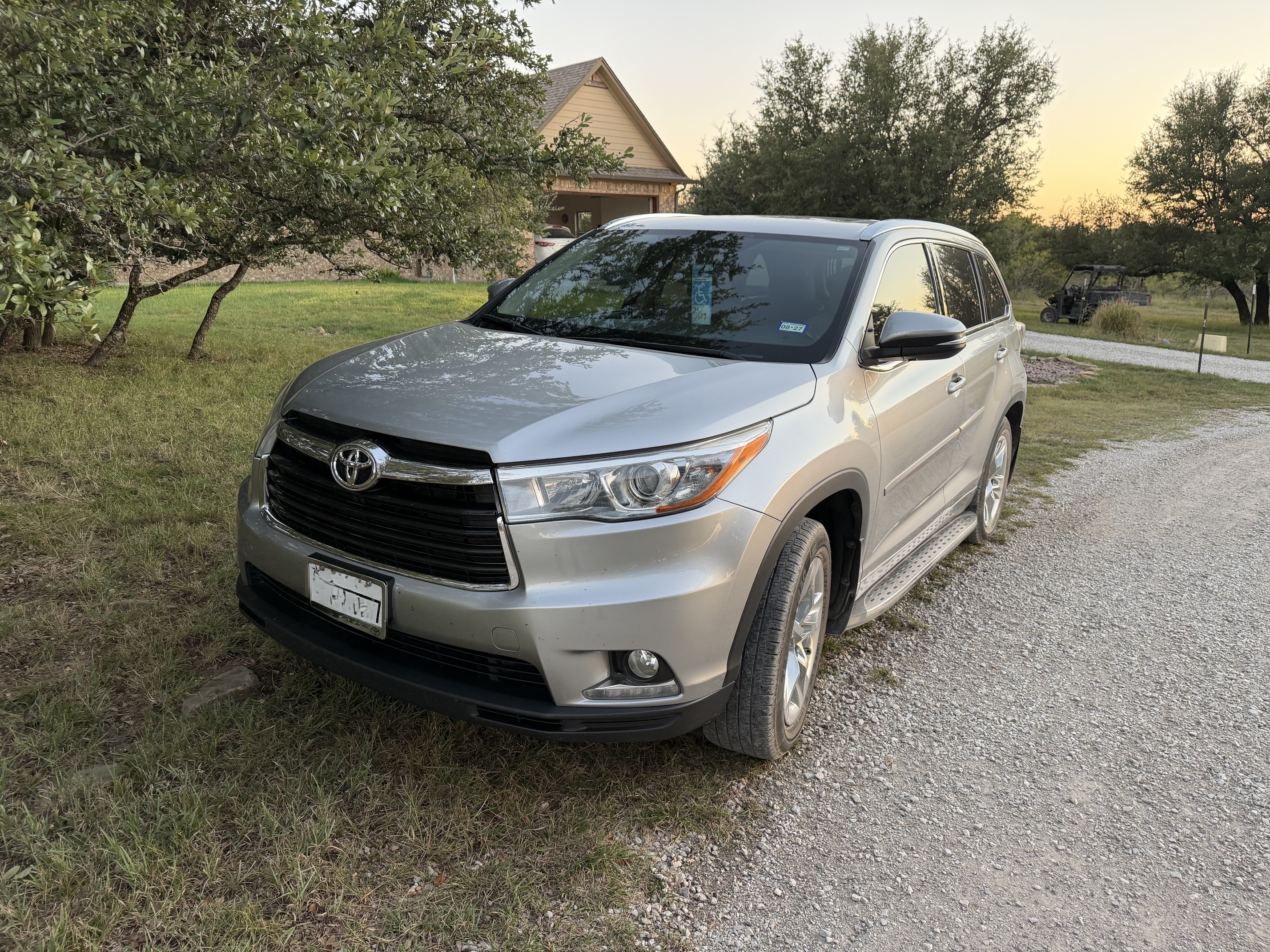 Used 2016 Toyota Highlander Limited FWD image 1