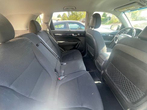 Used 2014 Kia Sorento LX FWD image 13