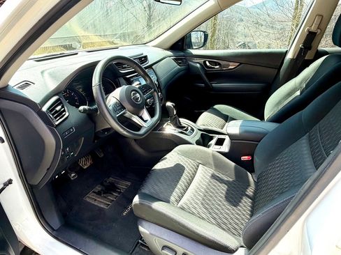 Used 2017 Nissan Rogue SV image 10