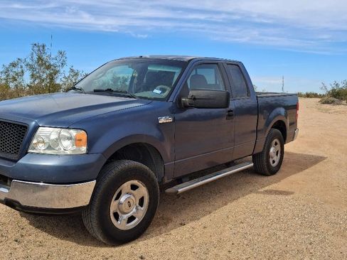 Used 2005 Ford F150 XLT image 2