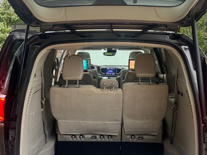 Used 2020 Chrysler Pacifica Limited w/ Advanced Safetytec Group