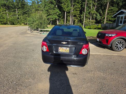 Used 2015 Chevrolet Sonic LS image 10