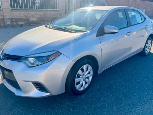 Used 2015 Toyota Corolla LE image 1