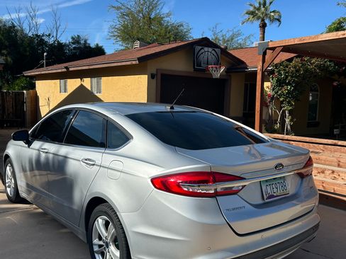 Used 2018 Ford Fusion SE w/ Fusion SE Technology Package image 4