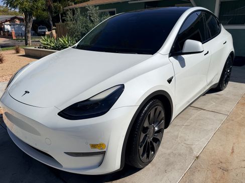 Used 2022 Tesla Model Y Performance image 4