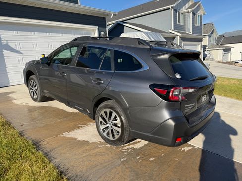 Used 2024 Subaru Outback Premium AWD/4WD image 4