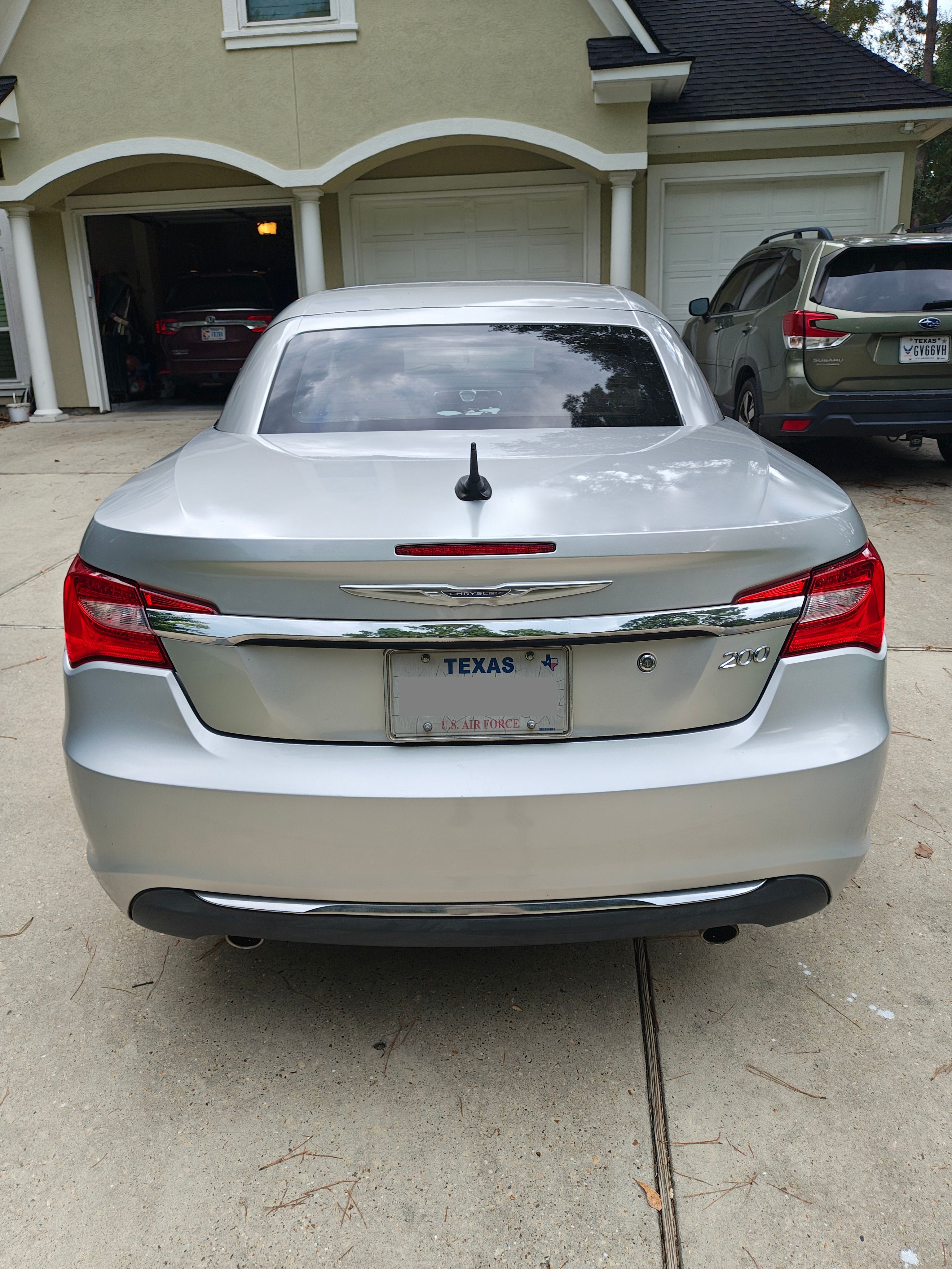 Used 2011 Chrysler 200 Limited FWD image 6