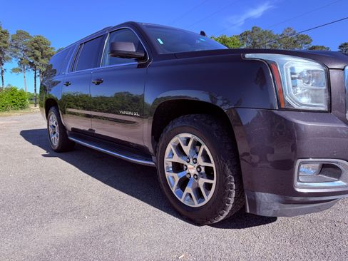Used 2015 GMC Yukon XL SLT w/ Open Road Package AWD/4WD image 4