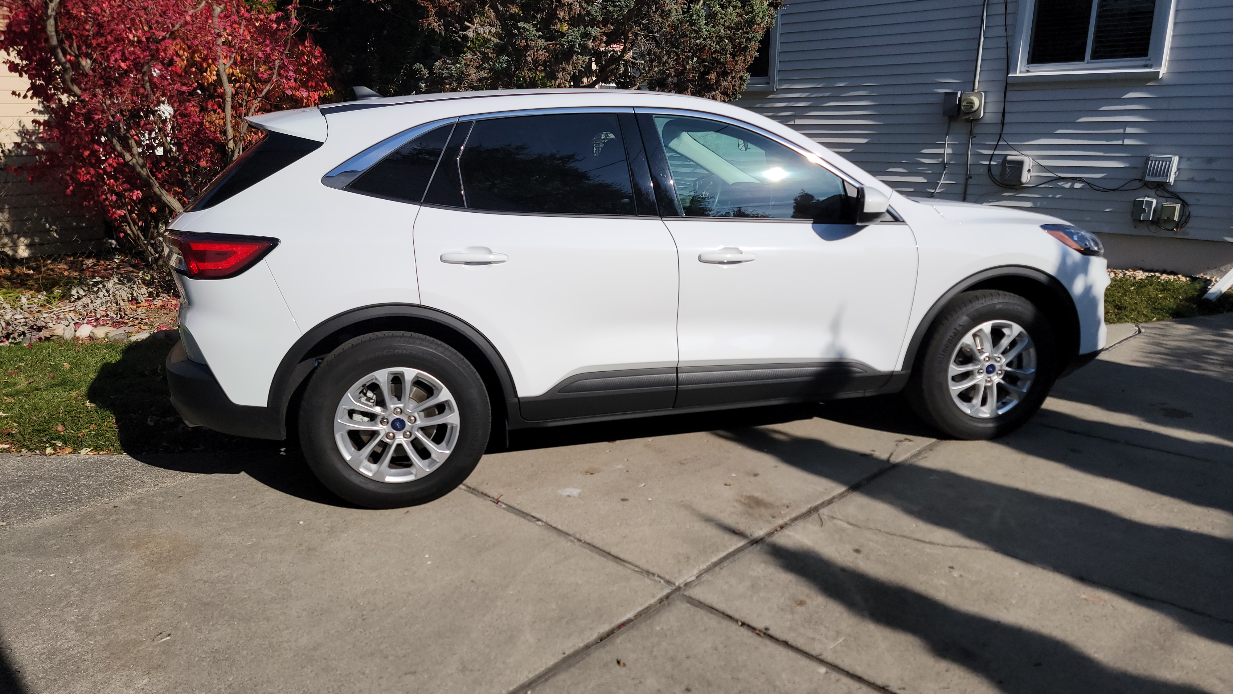 Used 2021 Ford Escape SE w/ Cold Weather Package AWD/4WD image 4