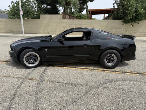 Used 2013 Ford Mustang Shelby GT500 RWD image 5