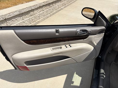 Used 2004 Chrysler Sebring Limited FWD image 8