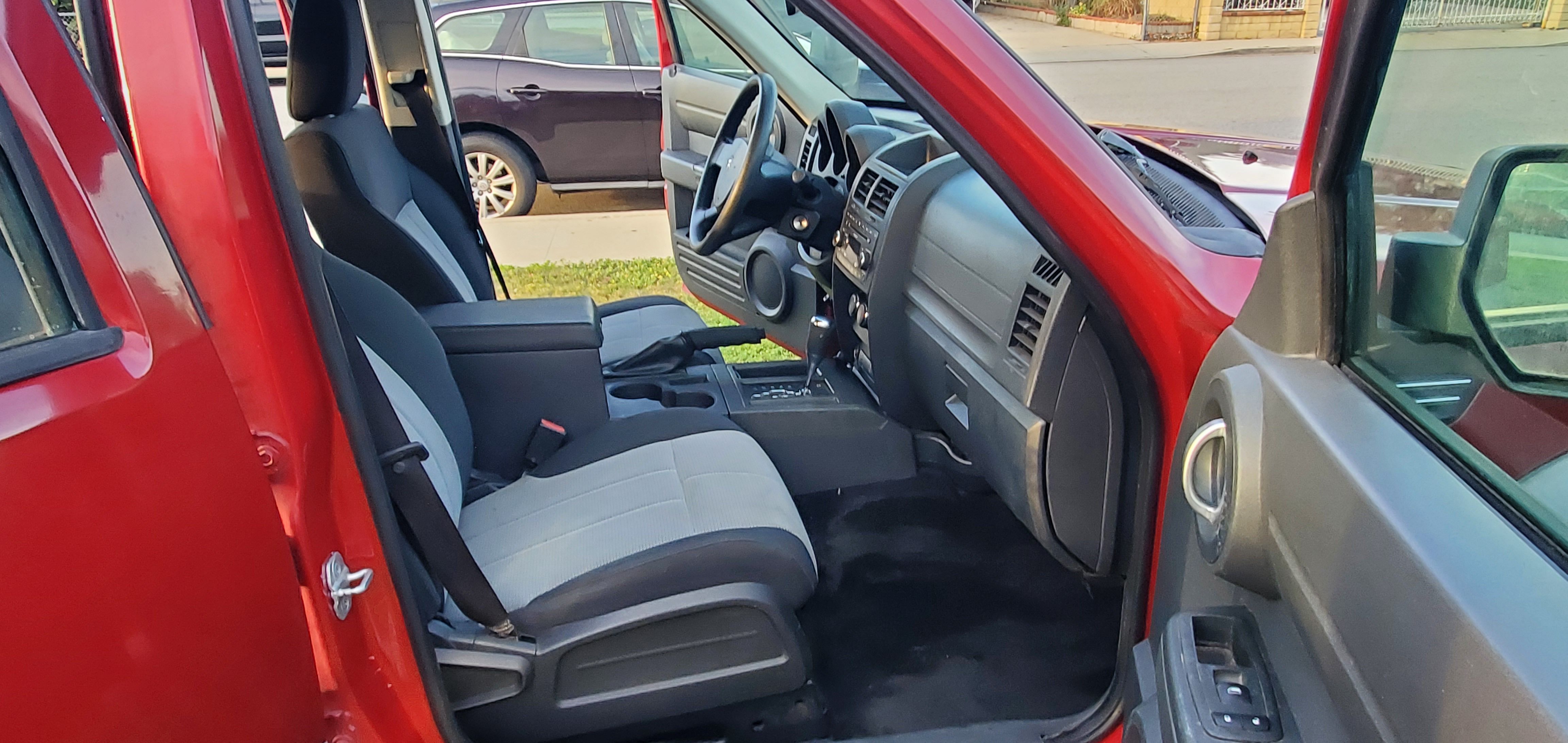 Used 2008 Dodge Nitro SXT RWD image 13
